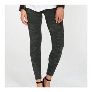 Spanx Camo Leggings size Small